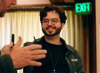 two people having a discussion