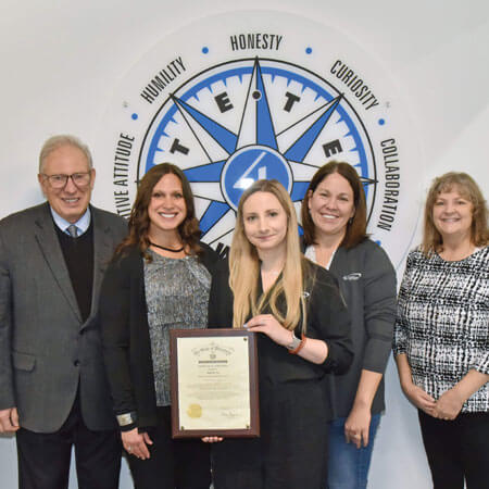 4imprint employees accepting the Vets Ready Employer award