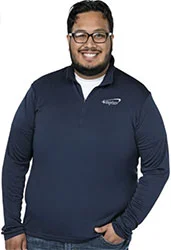 4imprint employee Omar wearing the Defender Performance quarter Zip Pullover